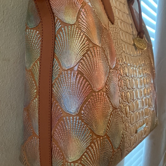 🍇🍒HOST PICK 🍇🍒 Brahmin Bondi Collection Large Seashell Print Duxbury Sat… - Picture 13 of 16